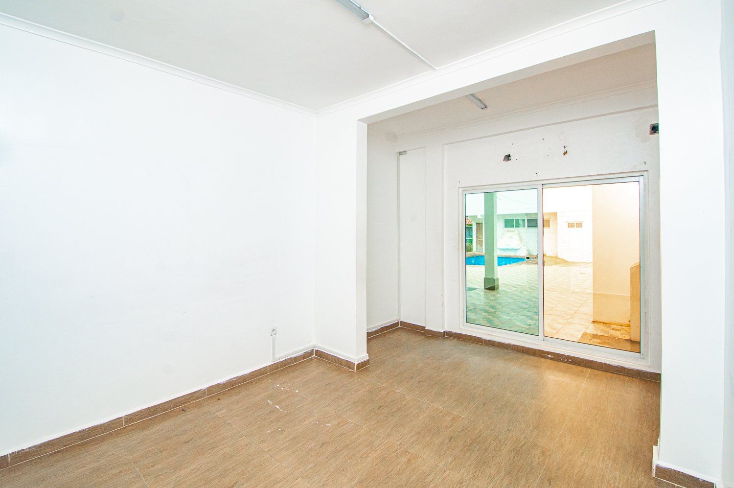 Foto de Vivenda V6+1 com piscina disponível para venda no Benfica