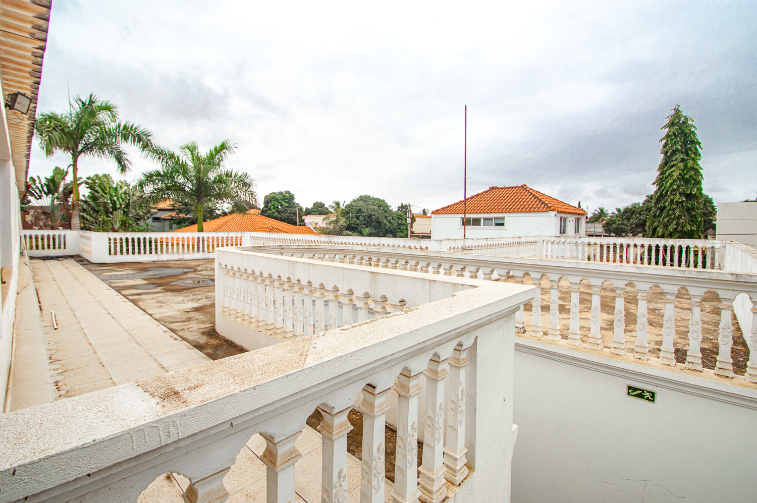 Foto de Vivenda V6+1 com piscina disponível para venda no Benfica