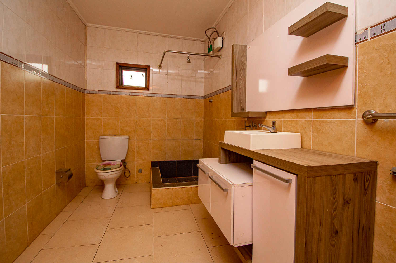 Foto de Vivenda V6+1 com piscina disponível para venda no Benfica