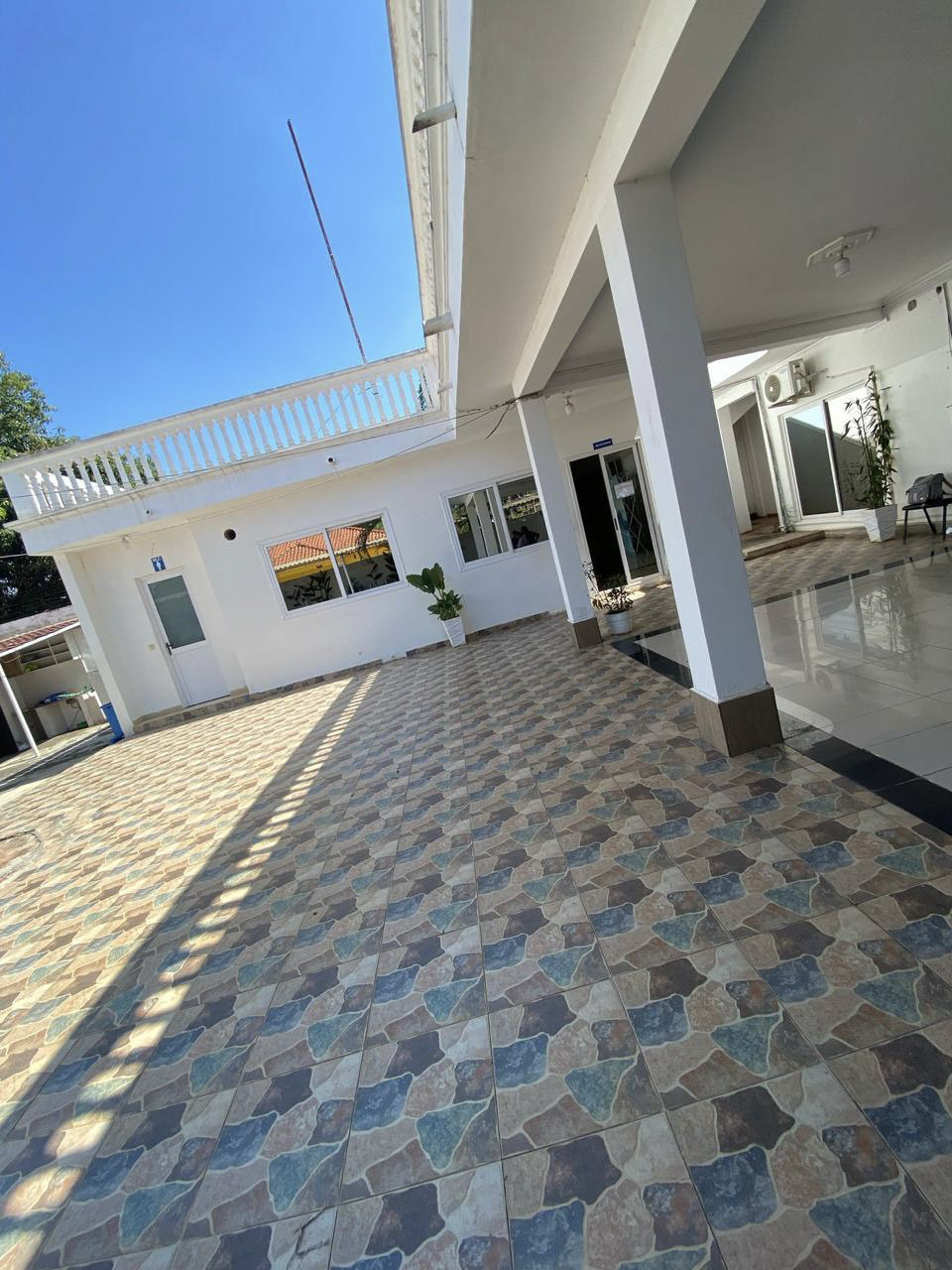 Foto de Vivenda V6+1 com piscina disponível para venda no Benfica