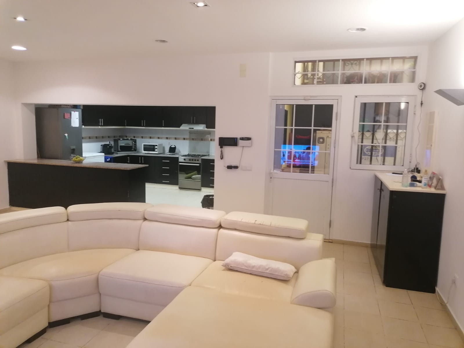 Foto de Vende-se Magnífica Moradia T4 Duplex Semi-Mobilada