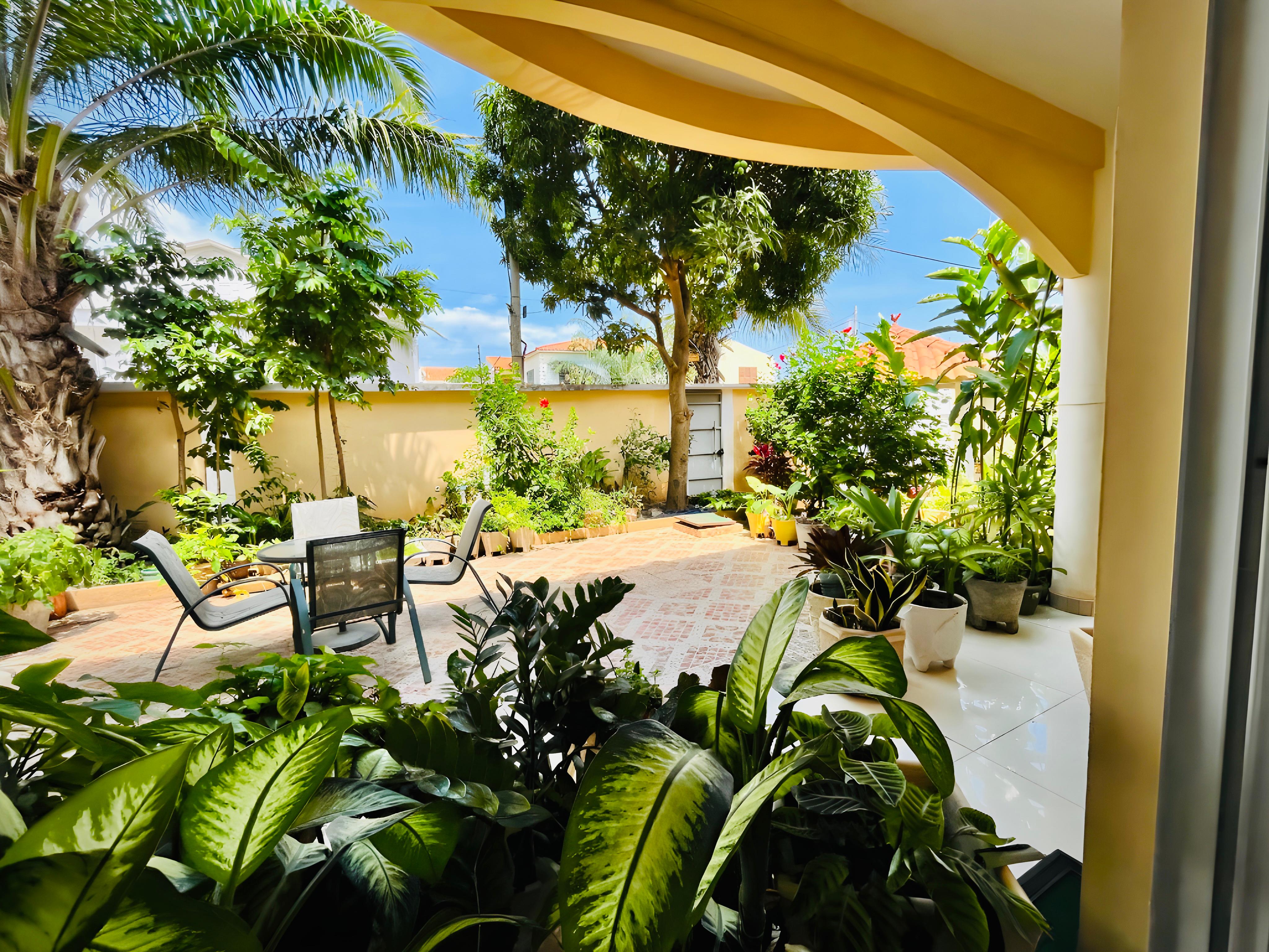 Foto de Disponível para Arrendar, Vivenda V6+2 Duplex com Anexo, Localizada no Benfica/Kifica